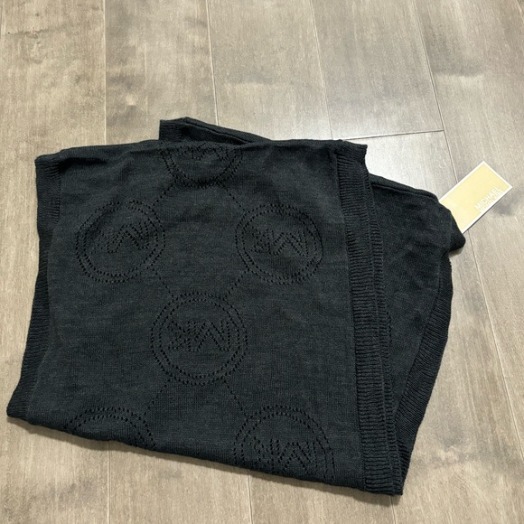 MK infinity scarf - Picture 1 of 3